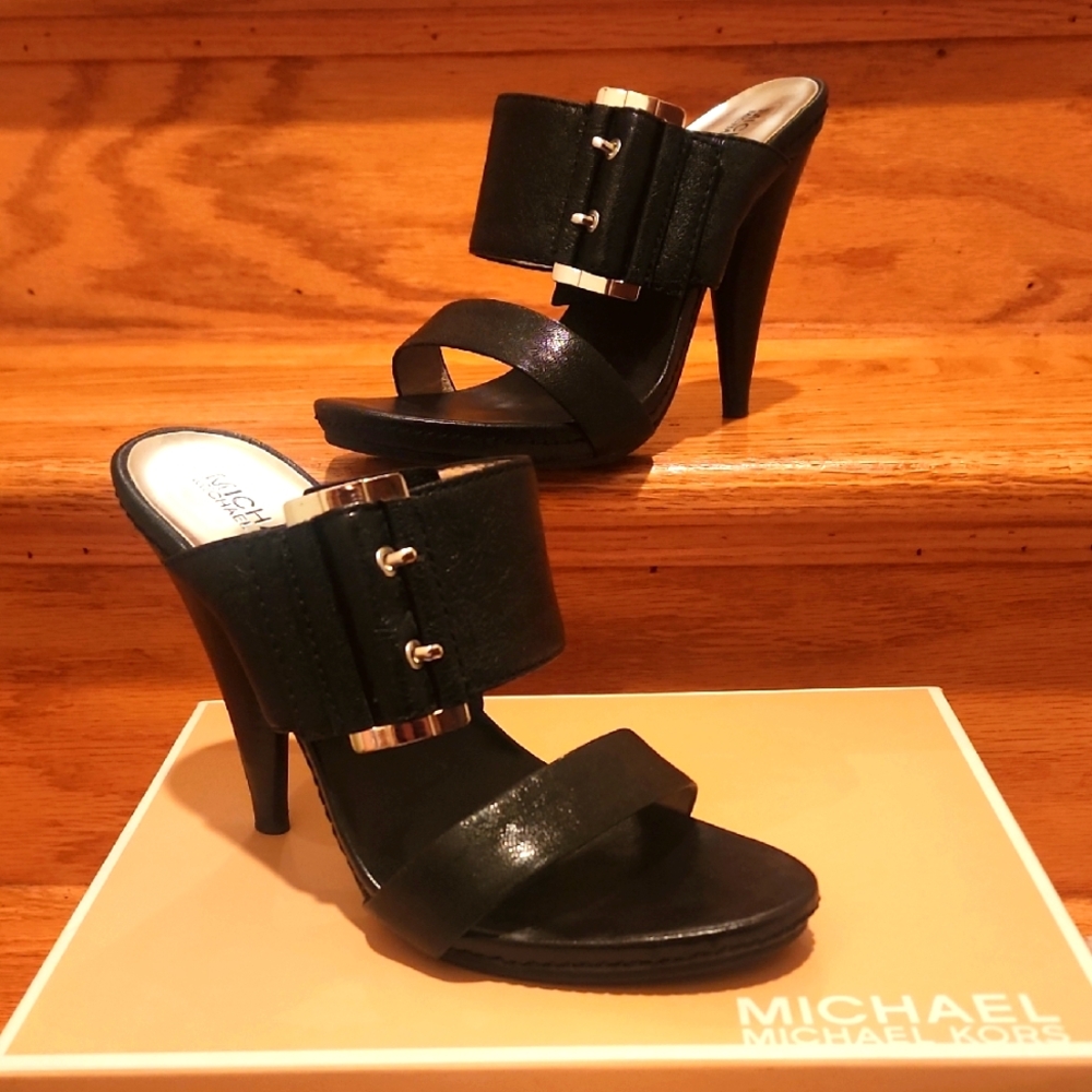 NIB Michael Kors "Camden" Sandal Black Leather Buckle 9.5M